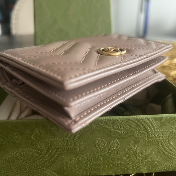 NEW Authentic Gucci Beige Leather Wallet with Gold Logo - Picture 4 of 10